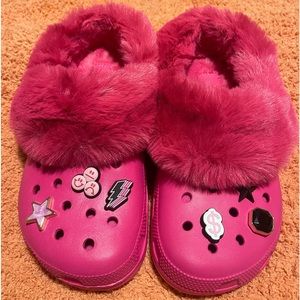 Women’s size 7 Mammoth Luxe Crocs - Pink